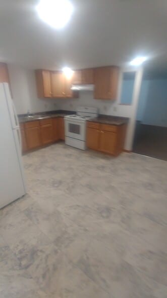 Building Photo - 412 E Cedar St