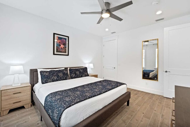 Building Photo - 504 Lyndell Ln