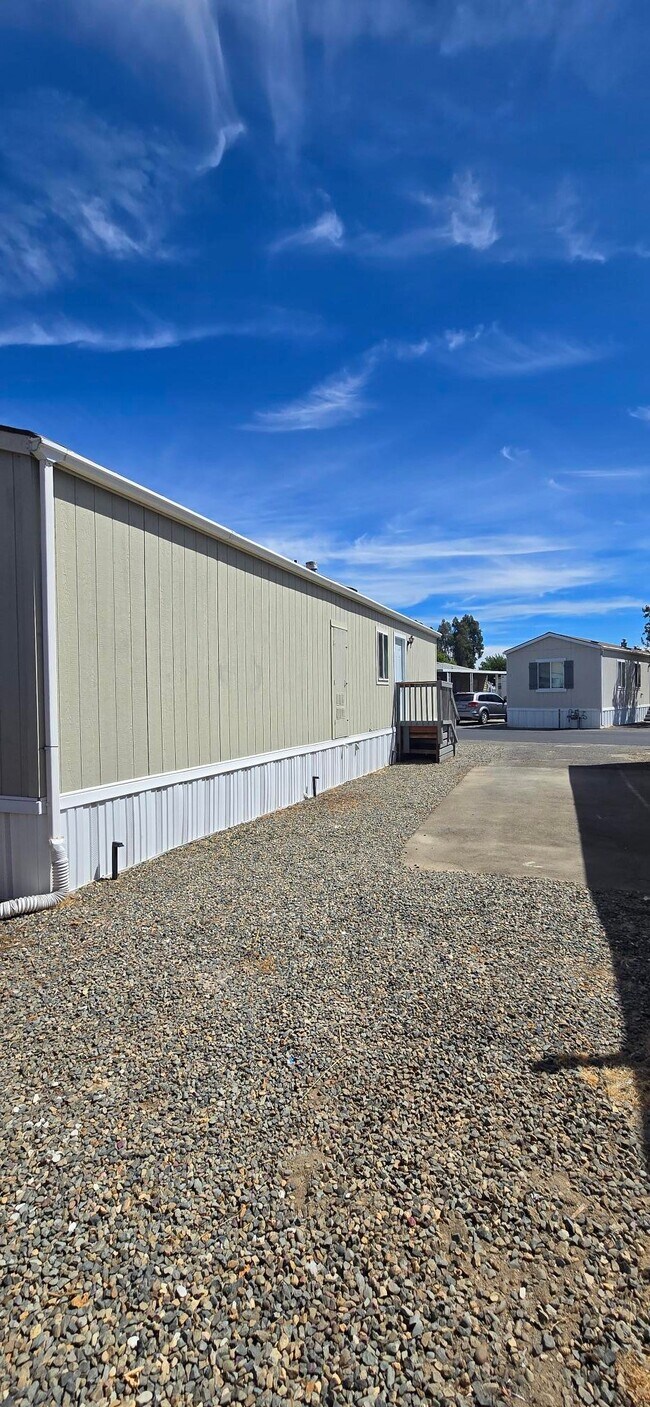 Building Photo - 715 Glide Ave