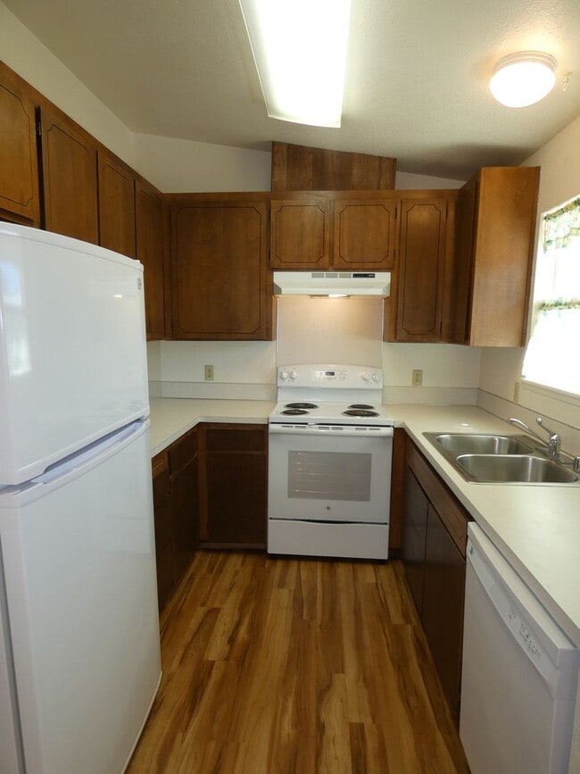 Building Photo - **Beautiful Duplex**