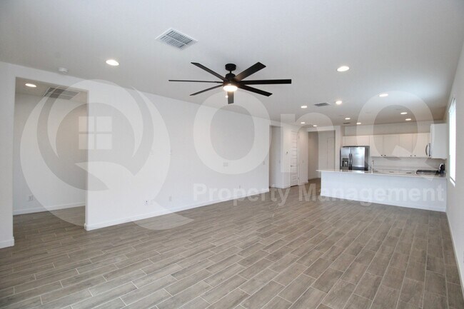 Building Photo - 23097 E Saddle Way
