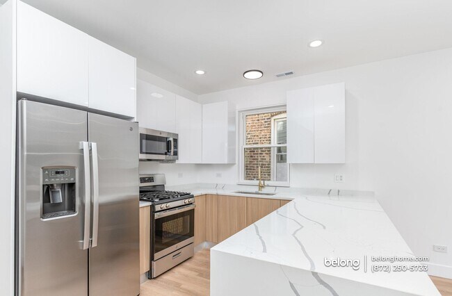 Building Photo - 2132 S Fairfield Ave