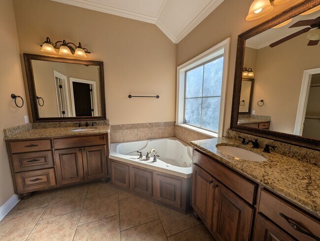 Building Photo - Move-in Ready 3 bed/ 2 bath home in South Bossier