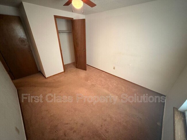Building Photo - 8613 E Parkridge Dr