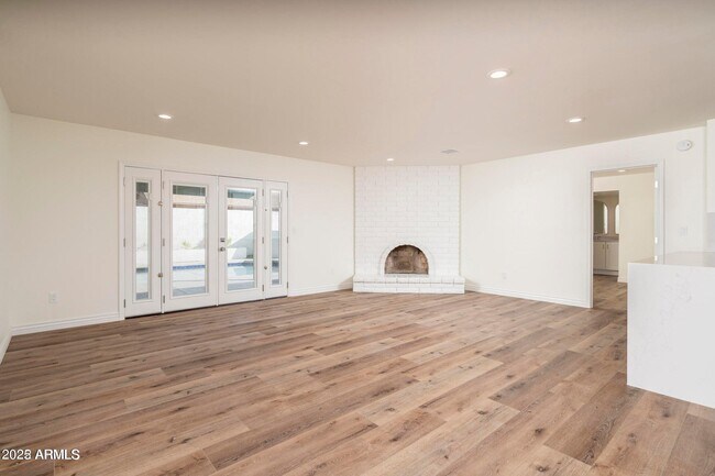 Building Photo - 6016 E Evans Dr