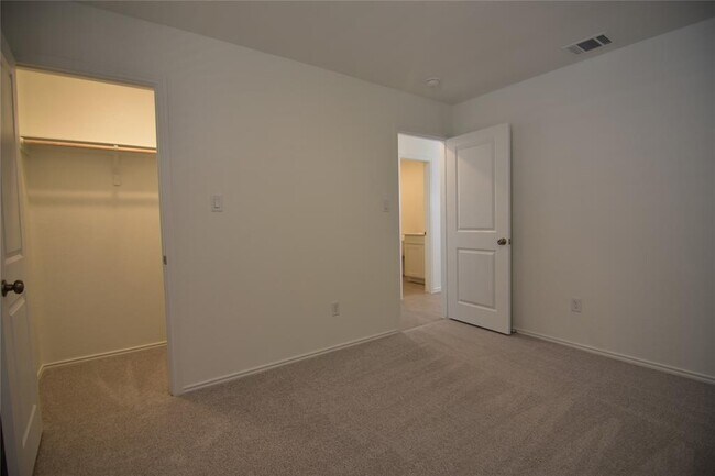Building Photo - 275 Bugbee