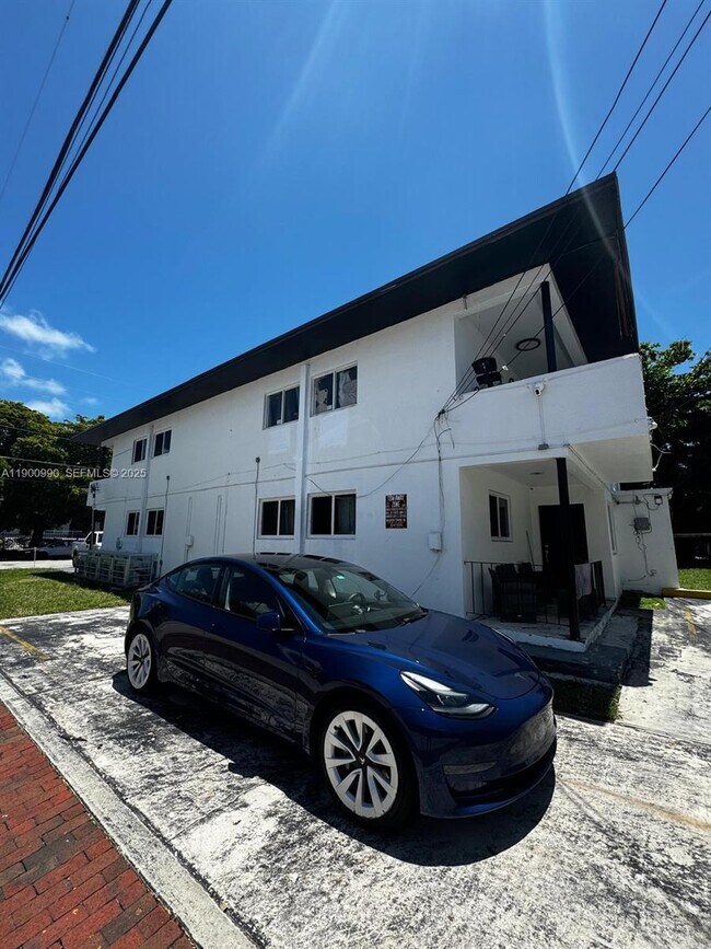 Building Photo - 602 SW 13th Ave