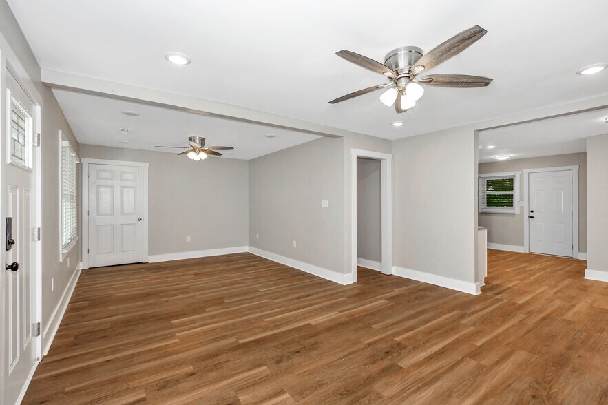 Building Photo - 1018 Fairway Dr NW