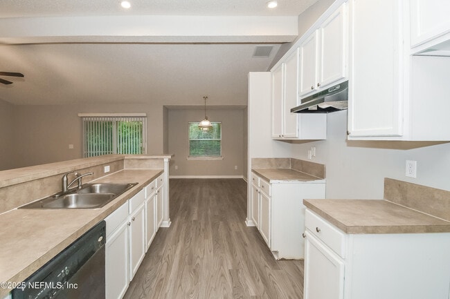 Building Photo - 14297 Fish Eagle Dr E