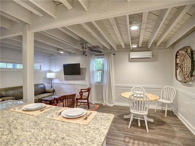 Building Photo - 315 Pine Grove Rd