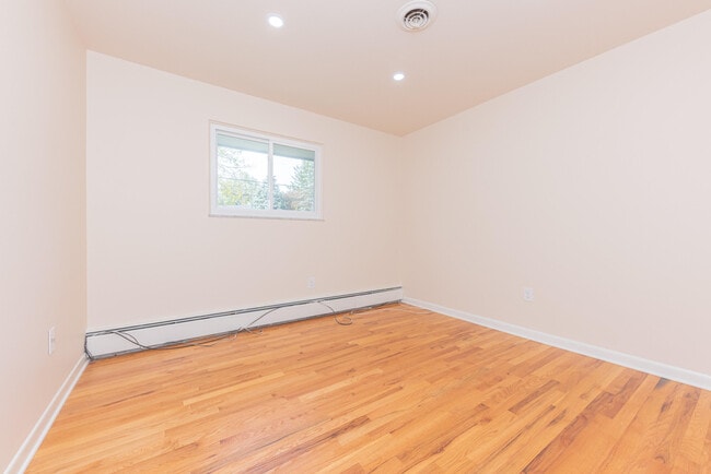 Building Photo - 1520 Traver Rd