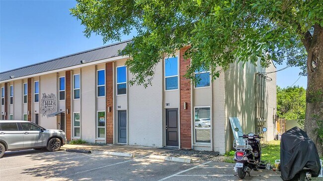 Building Photo - 3812 Southway Dr