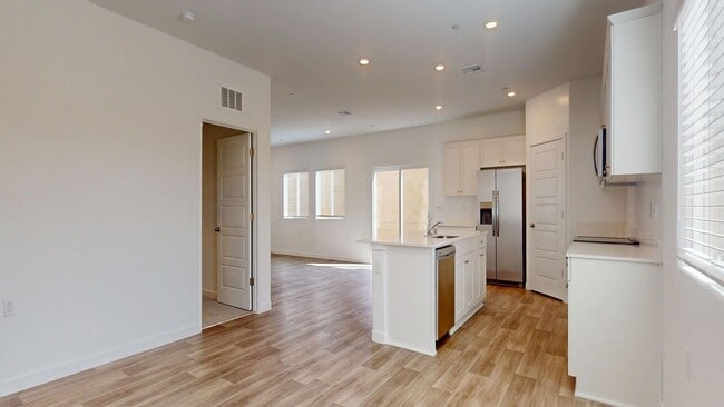 Building Photo - 3249 Carambola Ave