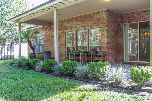 Building Photo - 8898 Canopy Oaks Dr