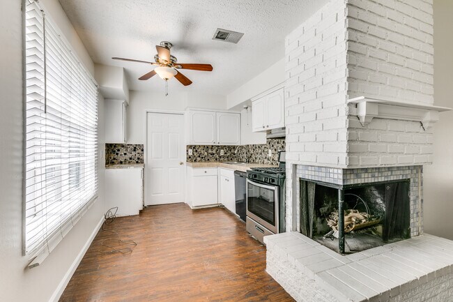 Building Photo - 209 Wake Dr