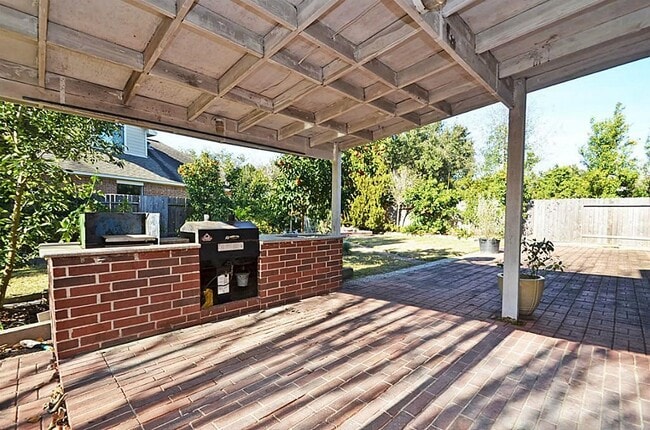 Building Photo - 12110 Laurel Ct