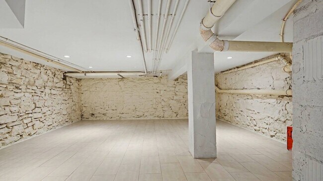 Building Photo - 147 Stuyvesant Ave