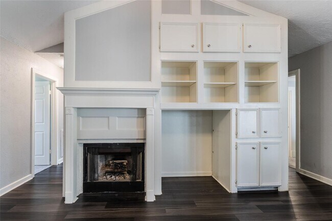 Building Photo - Welcome to this fully remodeled 4/2/2 brick home near Lake Conroe! With new AC/heat, roof, water ...