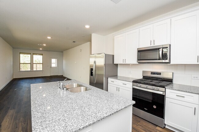 Building Photo - 14499 Cedar Ledge Ln