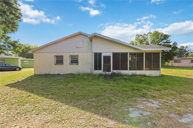 Building Photo - 2615 9th Ave Dr E