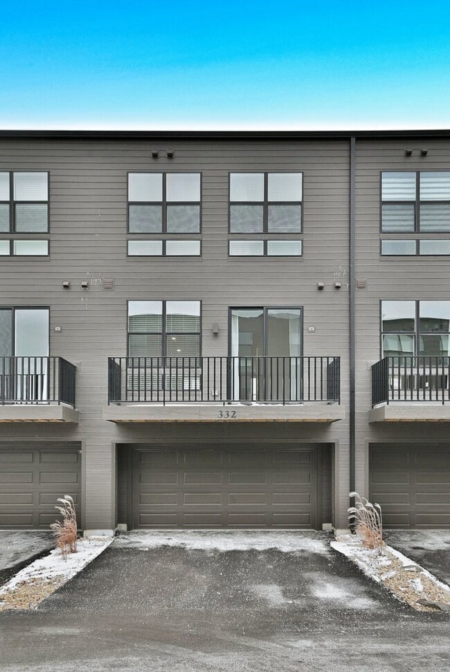 Building Photo - 332 Summit Cir