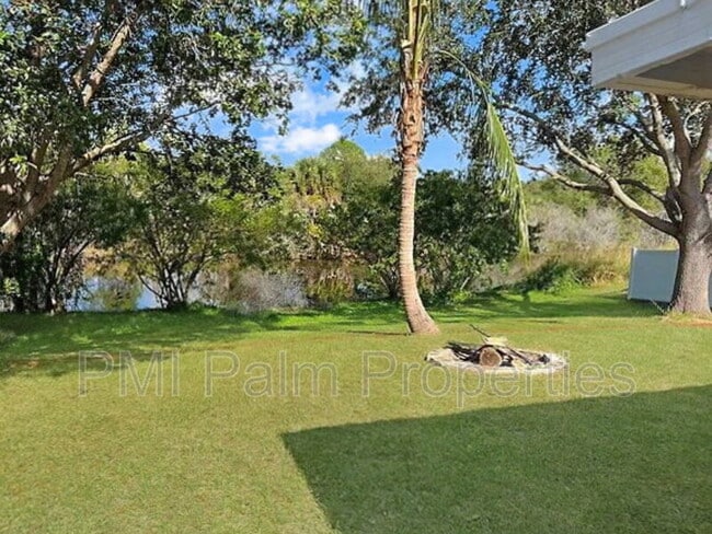 Building Photo - 117 SW Glenwood Dr