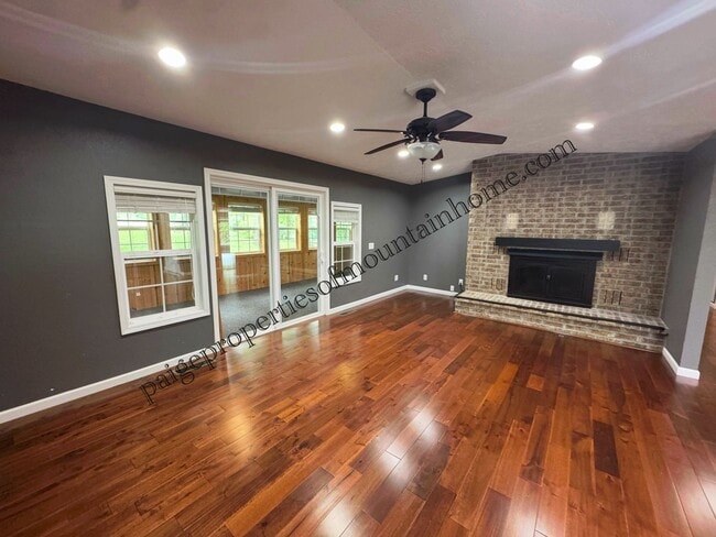 Building Photo - 4 Bed/2 Bath Home in Village Green