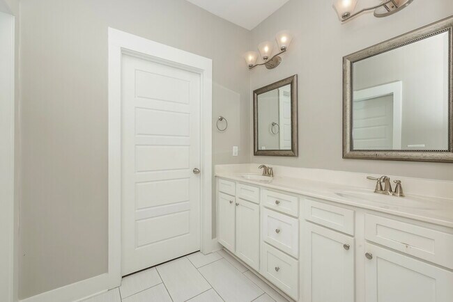 Building Photo - 4112 Stark St