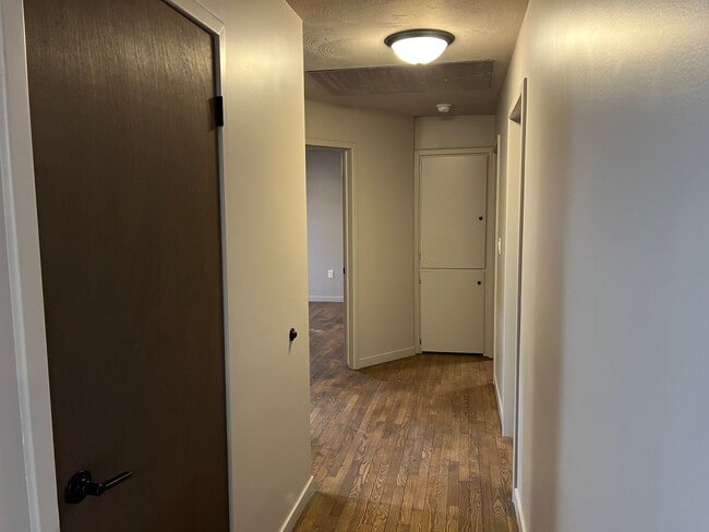 Building Photo - Newly Remodeled Property in Southeast Springfield