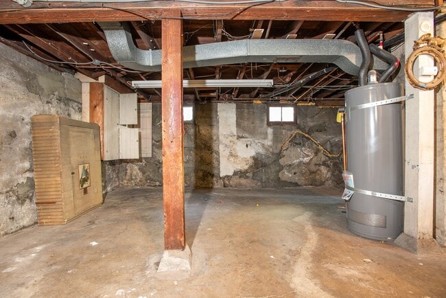 Building Photo - Old World Charm with Views of Lake Union!