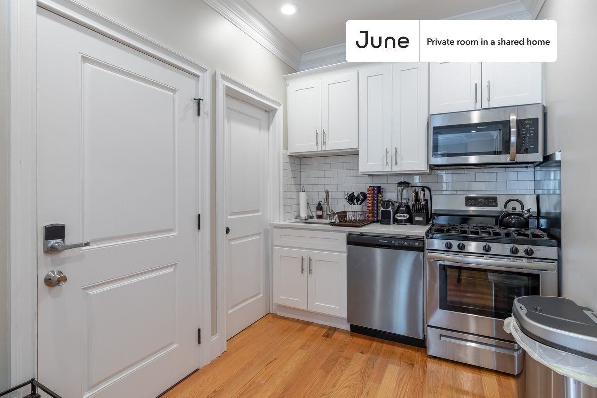 Building Photo - Room in Shared 3 bed/1 bath home in North End