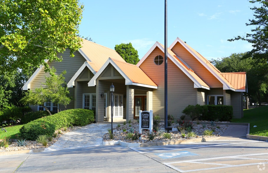 Primary Photo - Lexington Hills