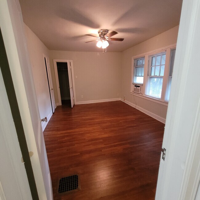 Building Photo - 3437 Edgemont St