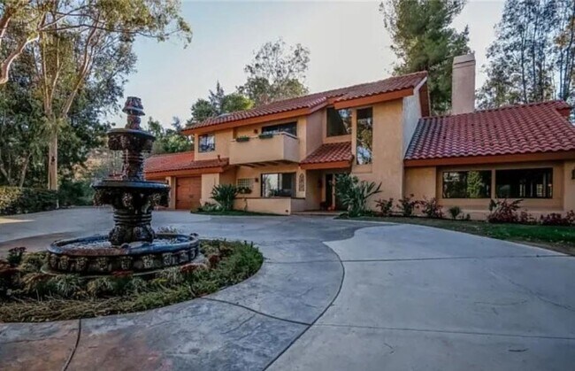 Primary Photo - Spacious 5-Bedroom Home for Rent in Prime ...