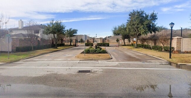Building Photo - 8027 Daylilly Creek Dr