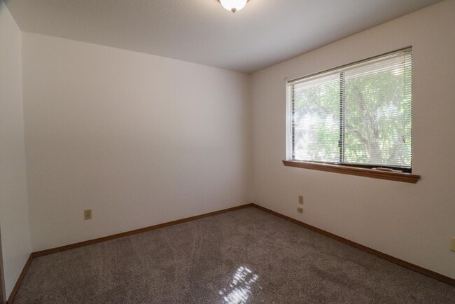 Building Photo - 9240 Mullen Rd SE