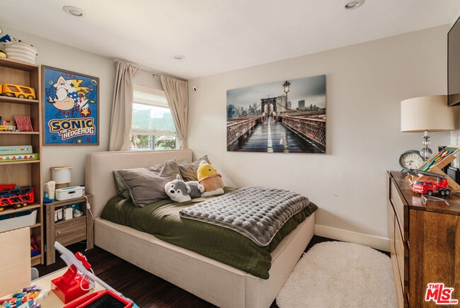 Building Photo - 5940 Matilija Ave