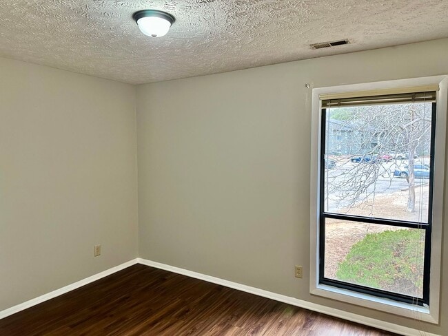 Building Photo - 1849 Tryon Dr