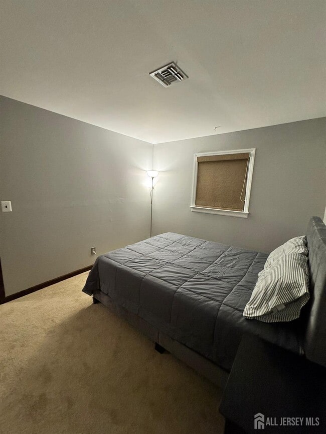 Building Photo - 123 W Kelly St