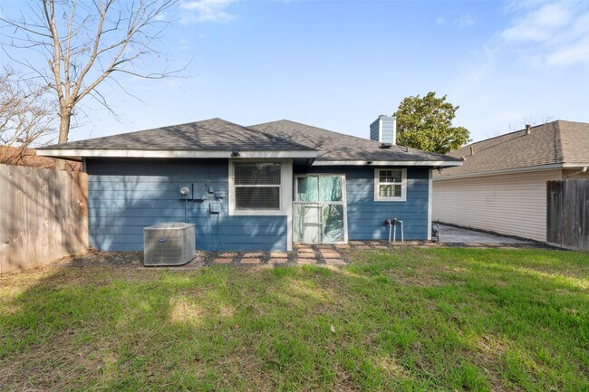 Building Photo - 9327 Golden Sunshine Dr