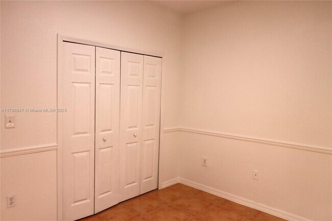Building Photo - 2865 SW 139th Ave