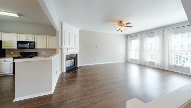 Building Photo - Double Master Townhome in South Park