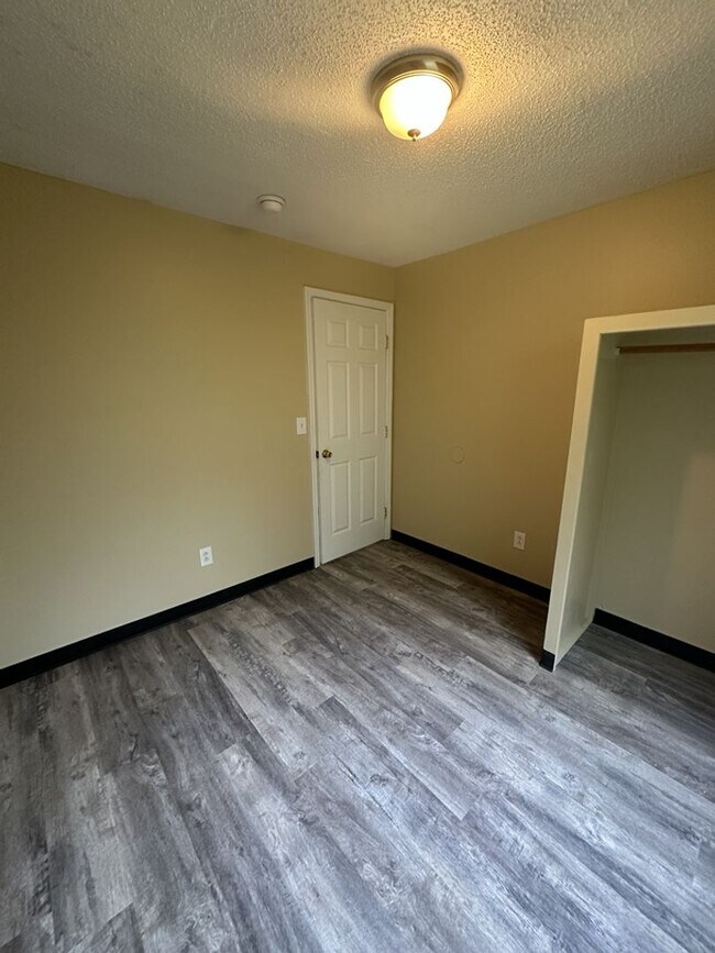 Building Photo - 1529 Mountain View Ct