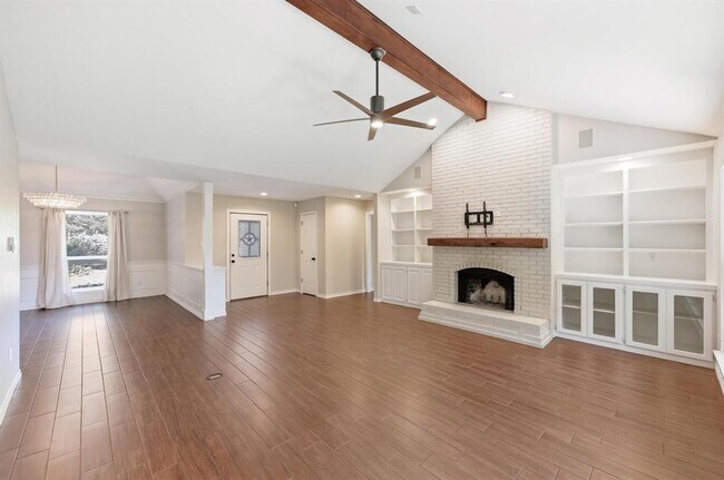 Building Photo - 205 Tellus St