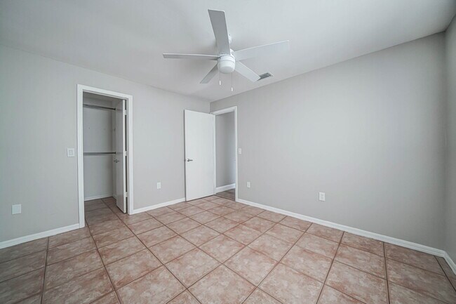 Building Photo - “Spacious 3-Bed Retreat with Granite Elega...