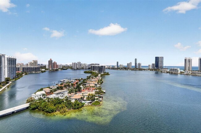 Building Photo - 3000 Island Blvd