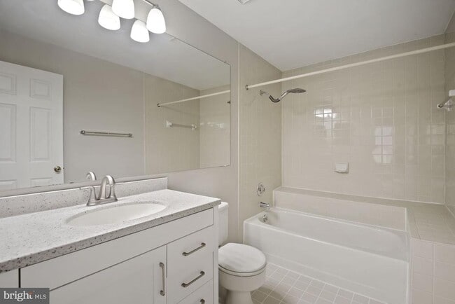 Building Photo - 10500 Grove Ridge Pl