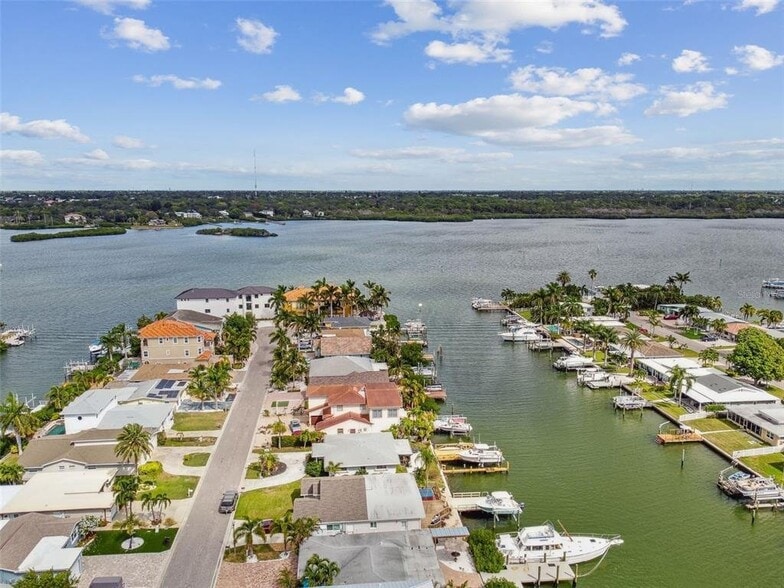 Building Photo - 17727 Long Point Dr