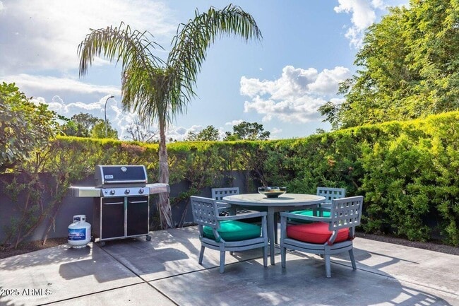 Building Photo - 5002 N 38th Pl