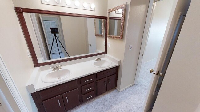 Building Photo - 5549 Dunbar Ct